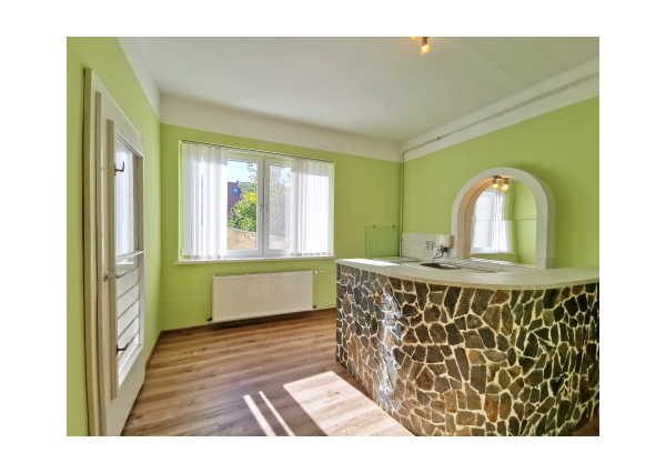 Na predaj priestranný 4-izbový byt v meste Nové Zámky