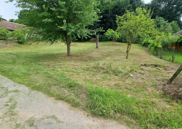 Na predaj stavebný pozemok v obci Trávnica