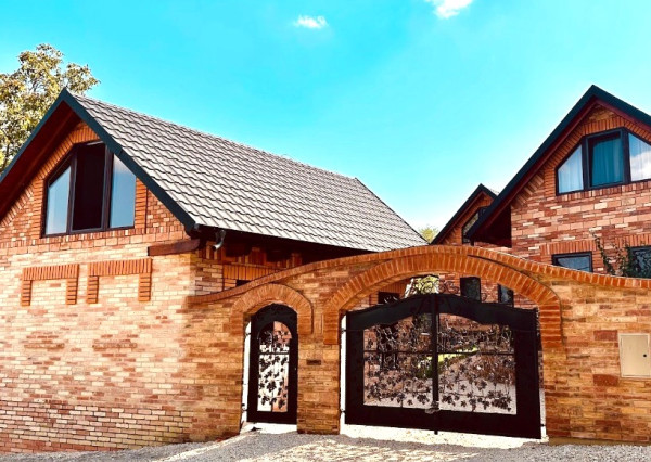 Na predaj - šesť nádherných chatiek v obci Podhájska