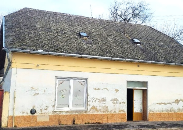 Na predaj budova - obchodný priestor v obci Svodín