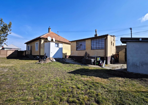 Na predaj 4-izbový rodinný dom v meste Šurany