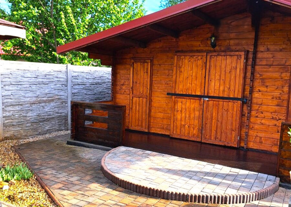 Na predaj krásna drevená chatka so záhradou v Nových Zámkoch na Tekvičnom poli