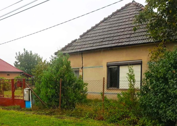 Na predaj priestranný stavebný pozemok v obci Semerovo