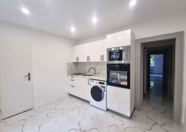 Na predaj kompletne zrekonštruovaný 4-izbový byt v meste Nové Zámky