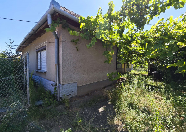 Na predaj 4-izbový rodinný dom s veľkým pozemkom v ovci Tvrdošovce