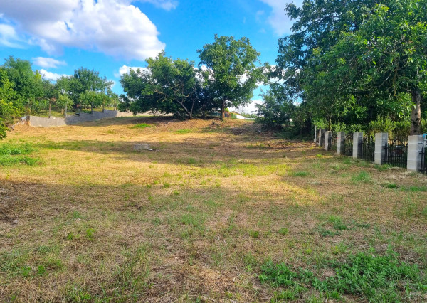 Výhradne - Na predaj lukratívny stavebný pozemok v obci Radava