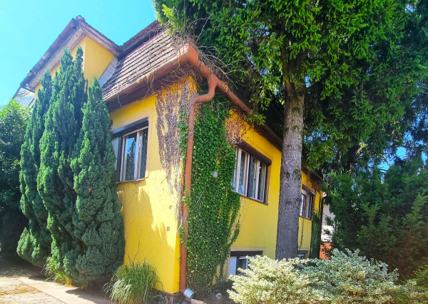 Na predaj 7-izbový rodinný dom s garážou v obci Bánov