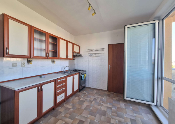 Na prenájom veľký 3-izbový byt s dvoma balkónmi v meste Nové Zámky