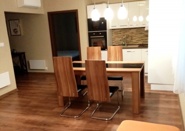 Na prenájom 2-izbový byt v rodinnom dome s terasou v meste Nové Zámky