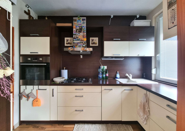 Na prenájom kompletne zariadený 3-izbový byt s balkónom v meste Nové Zámky