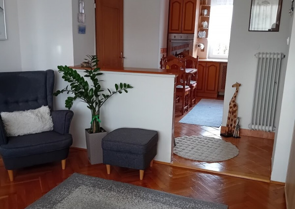 Na predaj 3-izbový byt v 4-bytovke v obci Semerovo