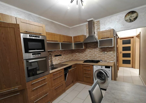 Na prenájom 3-izbový byt s loggiou  v meste Nové Zámky