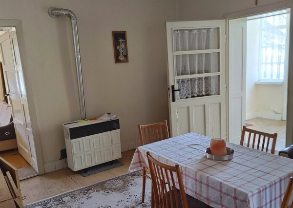 Na predaj 4-izbový rodinný dom s veľkým pozemkom v obci Imeľ