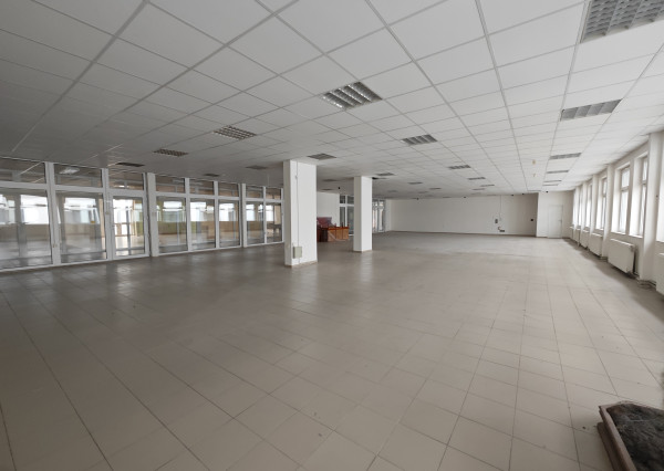 Na prenájom obchodný priestor v centre mesta Nové Zámky