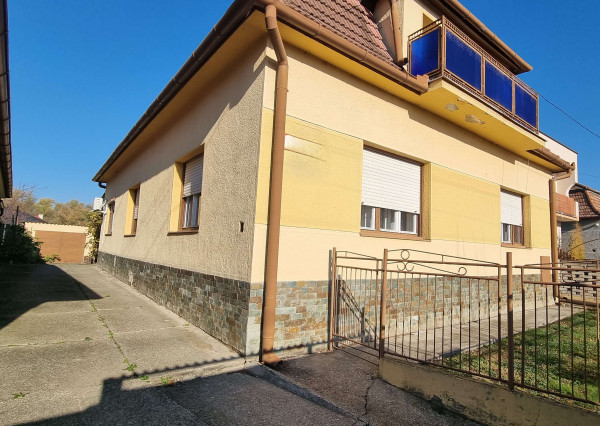 Na predaj rodinný dom s garážou a letnou kuchyňou v meste Kolárovo