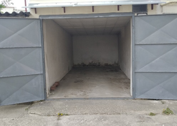 Na prenájom garáž neďaleko centra a stanice v Nových Zámkoch