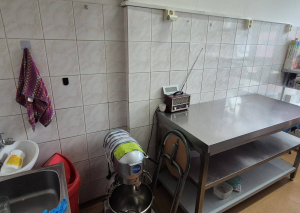 Na prenájom obchodný priestor / bufet v Nových Zámkoch