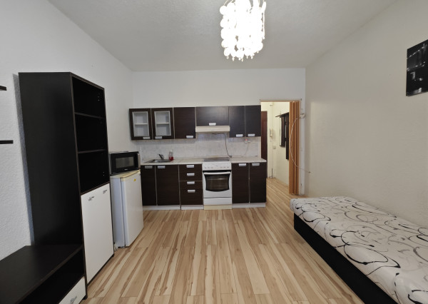 Garsónka s balkónom na prenájom v centre Nových Zámkov