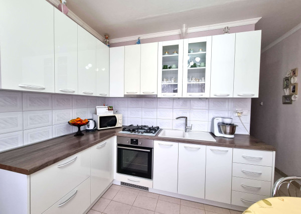 Na predaj veľký 3-izbový byt s balkónom v meste Nové Zámky