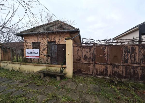 EXKLUZÍVNE - Na predaj vidieky rodinný dom v obci Komoča