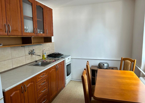 Na prenájom 2-izbový byt v centre mesta Nových Zámkov