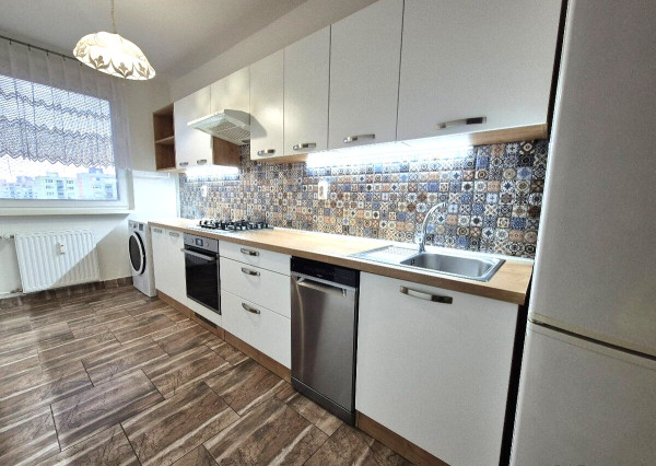 Na prenájom zariadený 3-izbový byt s balkónom v Nových Zámkoch