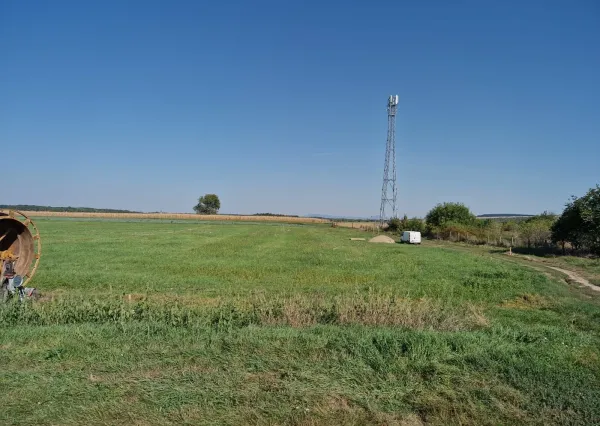 Na predaj rozsiahly pozemok v obci Mojzesovo