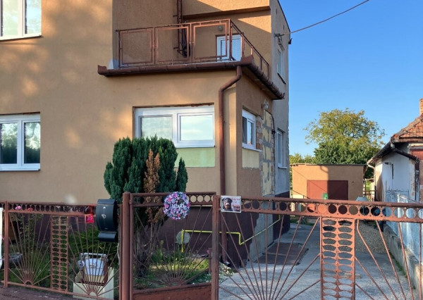 Na predaj 4-izbový rodinný dom v obci Dolný Oháj