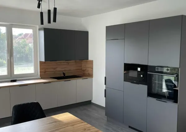 Na prenájom luxusný a zariadený 3-izbový byt v Nových Zámkoch