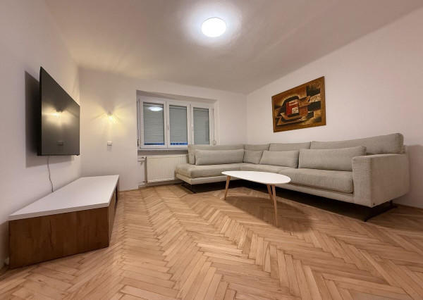 Na prenájom 2-izbový prerobený a zar. byt v Nových Zámkoch