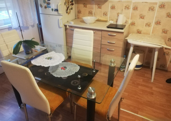 Na prenájom 1-izbový byt neďaleko stanice v Nových Zámkoch