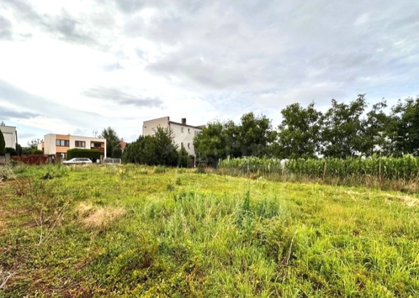 Na predaj stavebný pozemok v obci Zemné