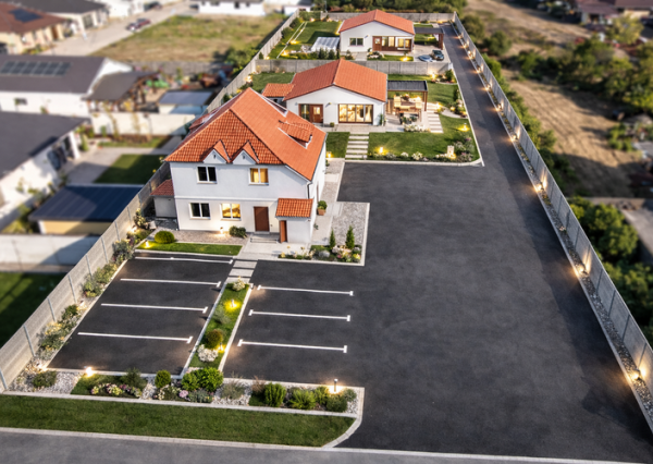 Na predaj budova s pozemkom - developersky projekt v meste Nové Zámky