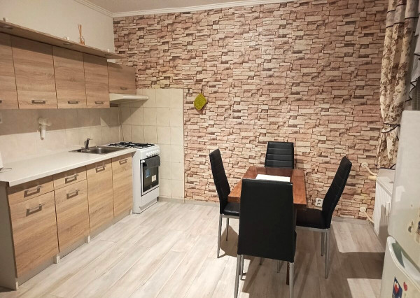 Na prenájom zariadený 1-izbový byt s dvomi balkónmi v meste Nové Zámky