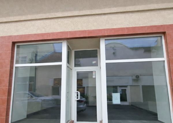 Na prenájom obchodný priestor v centre mesta v Nových Zámkoch