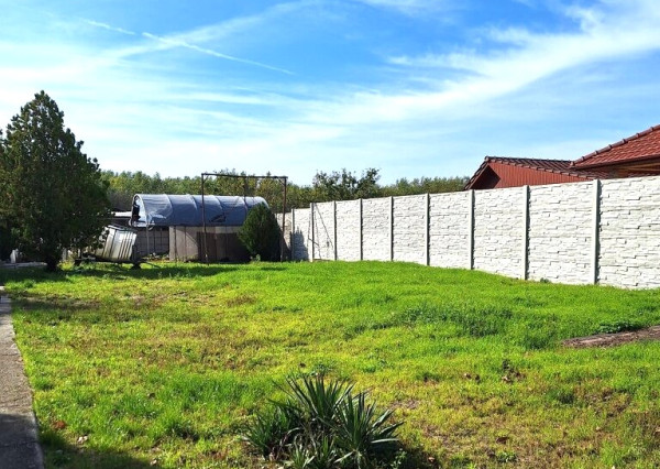 Na predaj veľký stavebný pozemok v obci Imeľ