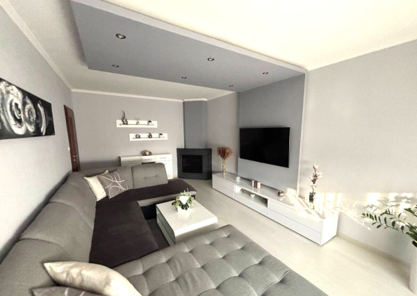 Na predaj kompletne zrekonštruovaný 3- izbový byt s dvomi balkónmi v meste Nové Zámky