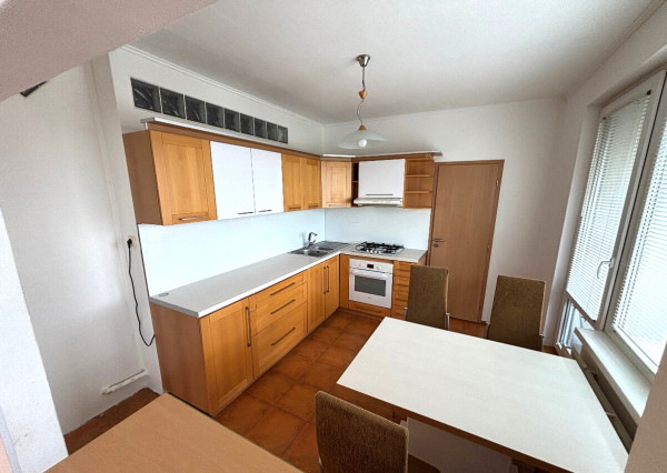 Na prenájom čiastočne zariadený 2-izbový byt s loggiou v meste Nové Zámky