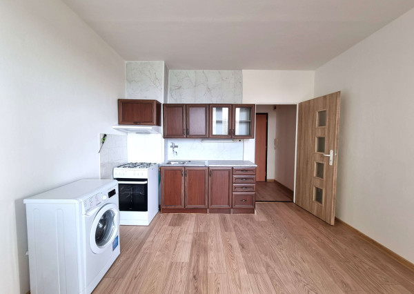 Na prenájom veľký 1-izbový byt s dvomi loggiami v meste Nové Zámky