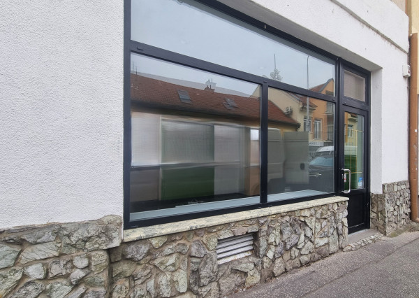 Na prenájom nebytový priestor v centre mesta v Nových Zámkoch