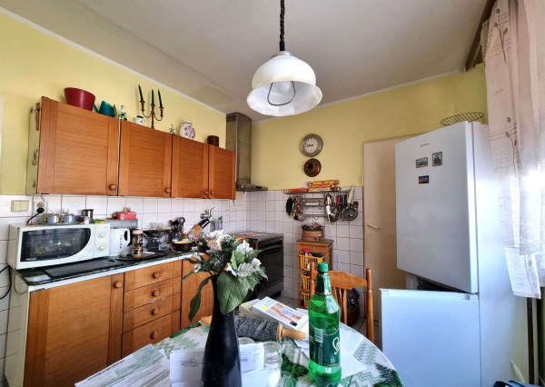 Na predaj priestranný 3-izbový byt  s balkónom v meste Nové Zámky