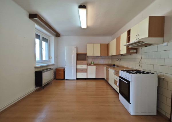 Na predaj tehlový 2-izbový byt s garážou v Nových Zámkoch