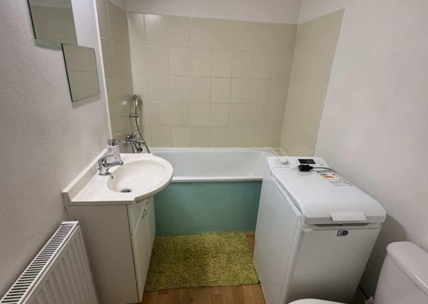 Na prenájom 2-izbový byt pri centre v Nových Zámkoch