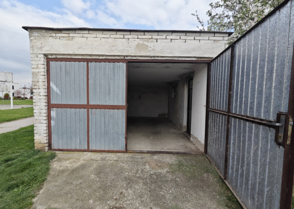 IB AU NÁS - Na prenájom murovaná garáž v Nových Zámkoch