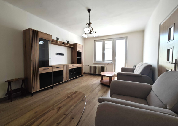 Na predaj 2-izbový byt s balkónom pri autob. stanici v Nových Zámkoch