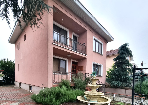 Na predaj krásny 5-izbový poschodový rodinný dom v obci Dvory nad Žitavou