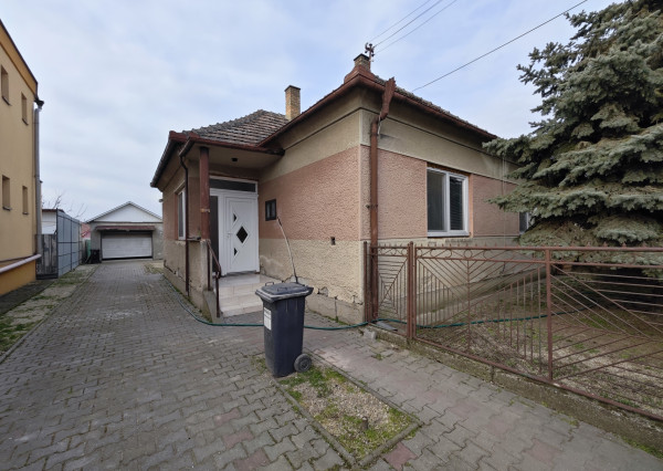 Na predaj 4-izbový rodinný dom s garážou v obci Tvrdošovce