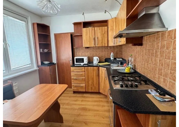 Na prenájom zariadený 3-izbový byt s balkónom v meste Šurany