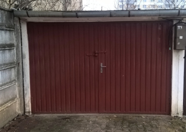 Na predaj garáž s elektrinou na sídlisku juh v Nových Zámkoch