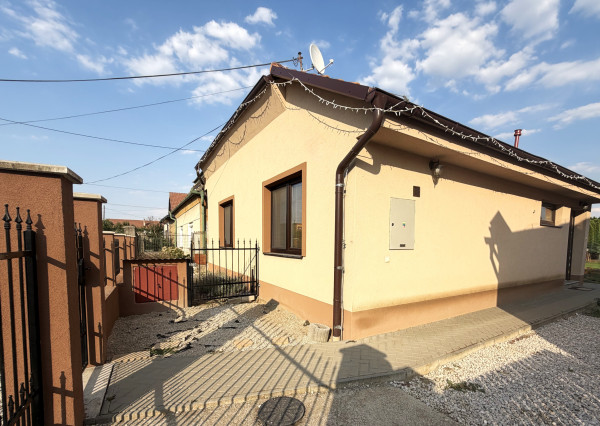 Na predaj 4-izbový rodinný dom v obci Zemné